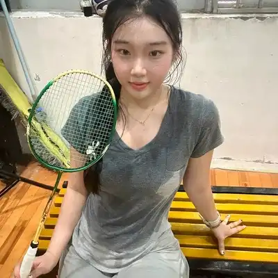 邓亮巧